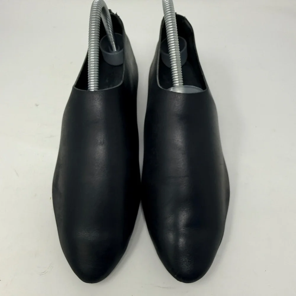 Chocolat Blu Emily Black Leather Pointed Toe Rear Zip Flats Womens 7.5 Fits 7